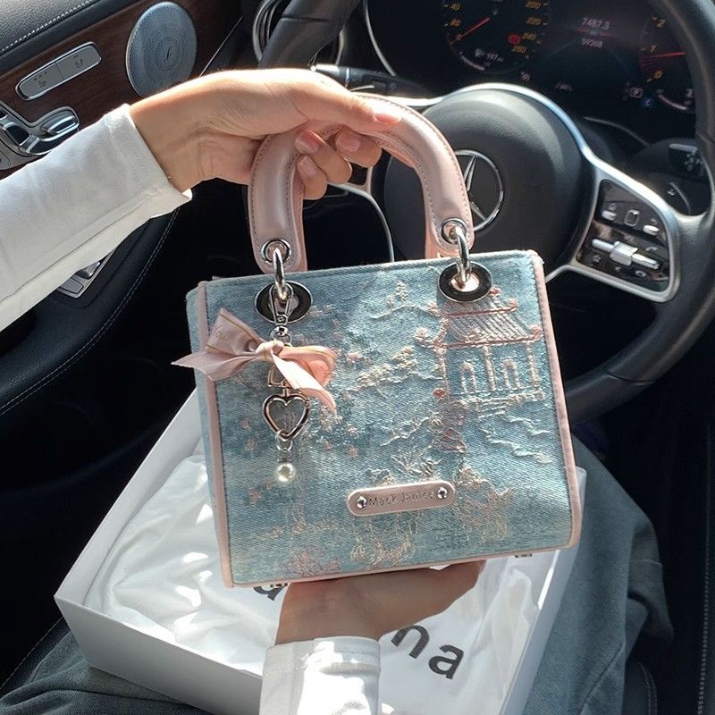 High Value Light Luxury Contra - Luxury Bags Levels recension och pris