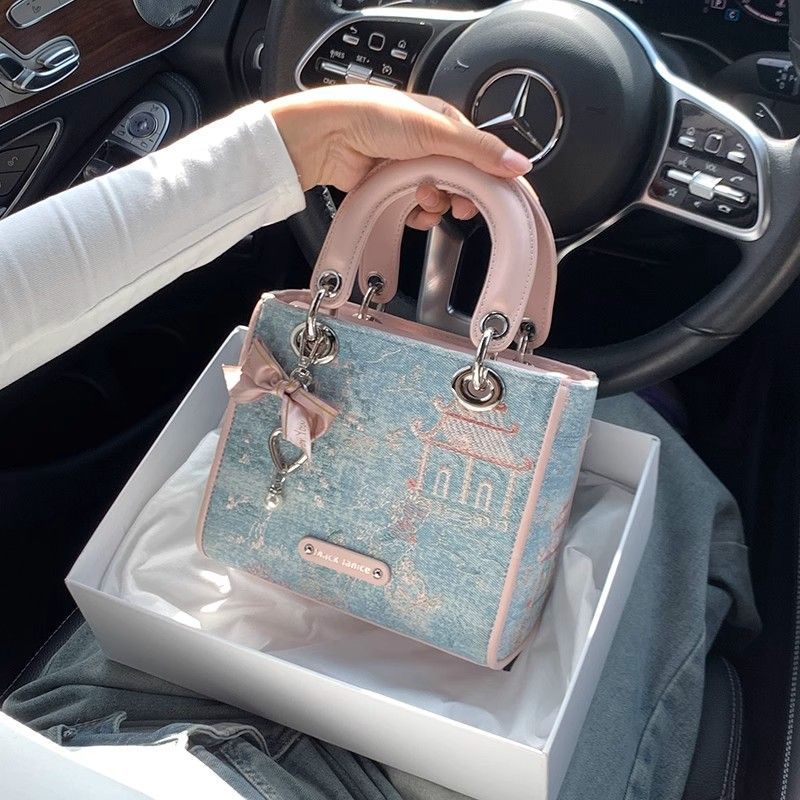 High Value Light Luxury Contra - Luxury Bags Levels recension och pris